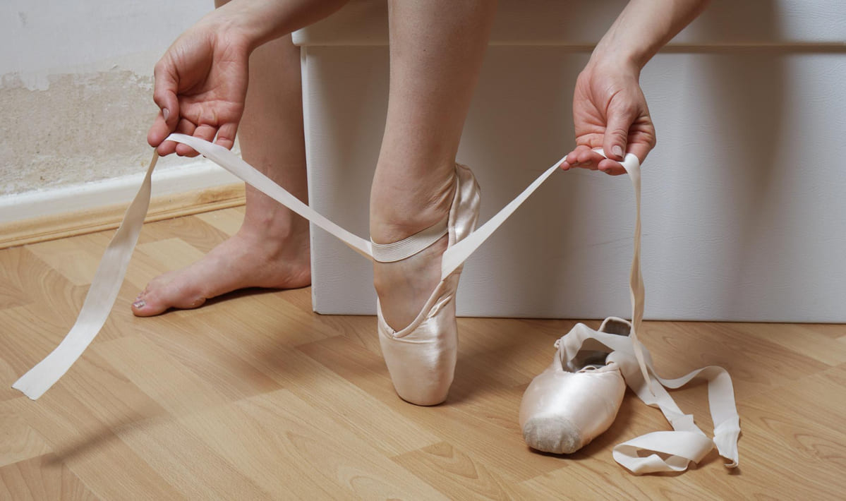 How to tie ballet shoes